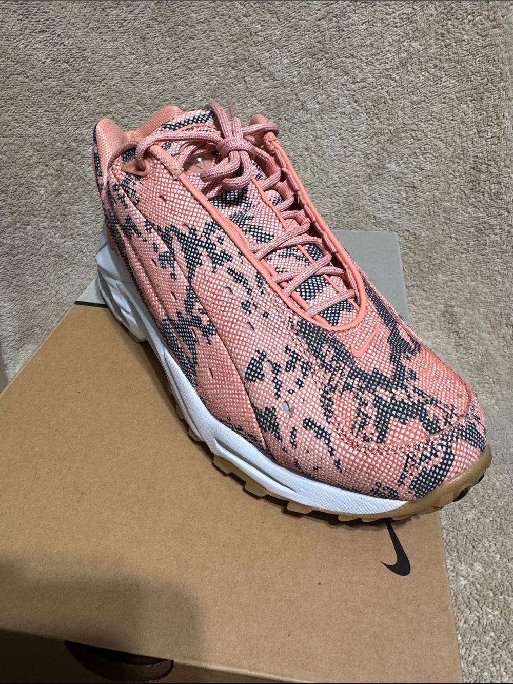 Nike men’s Coral Pink and Black Trail Runner Size 9